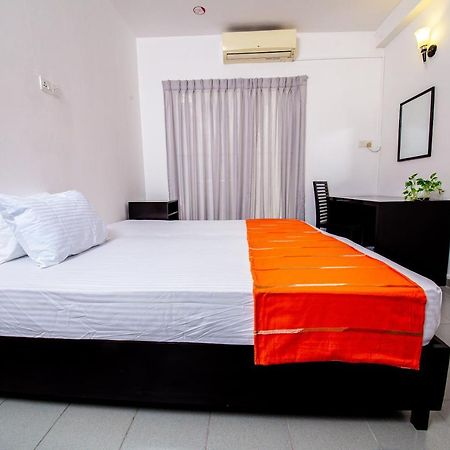 Asian House Hotel Коломбо Екстериор снимка