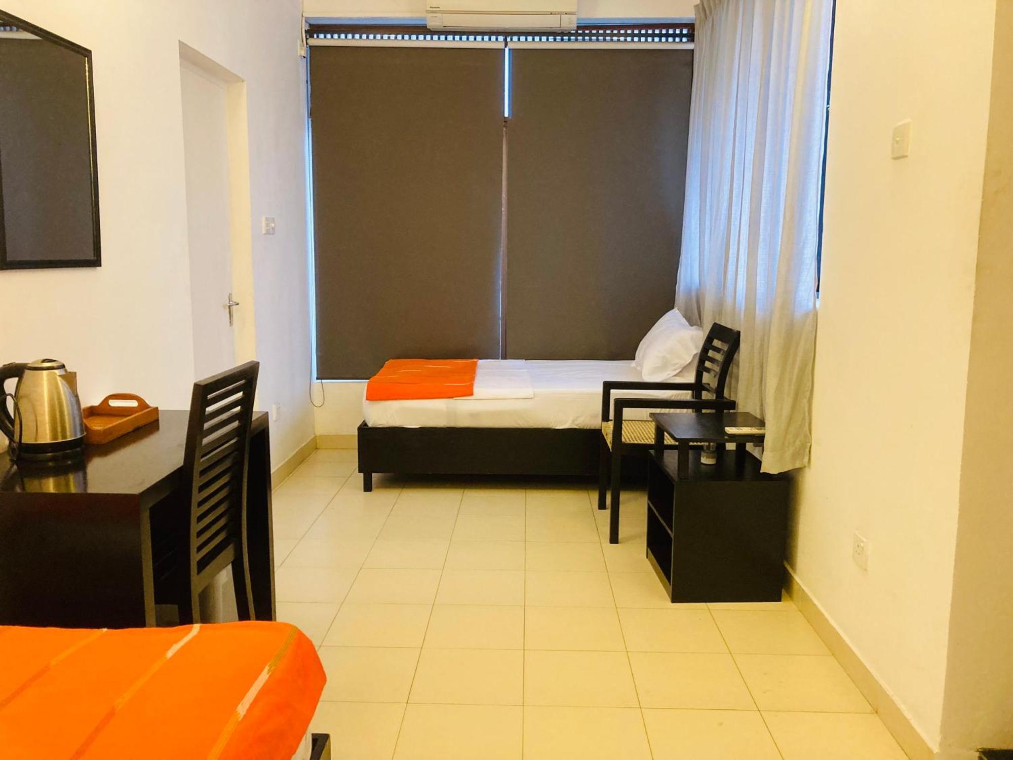 Asian House Hotel Коломбо Екстериор снимка