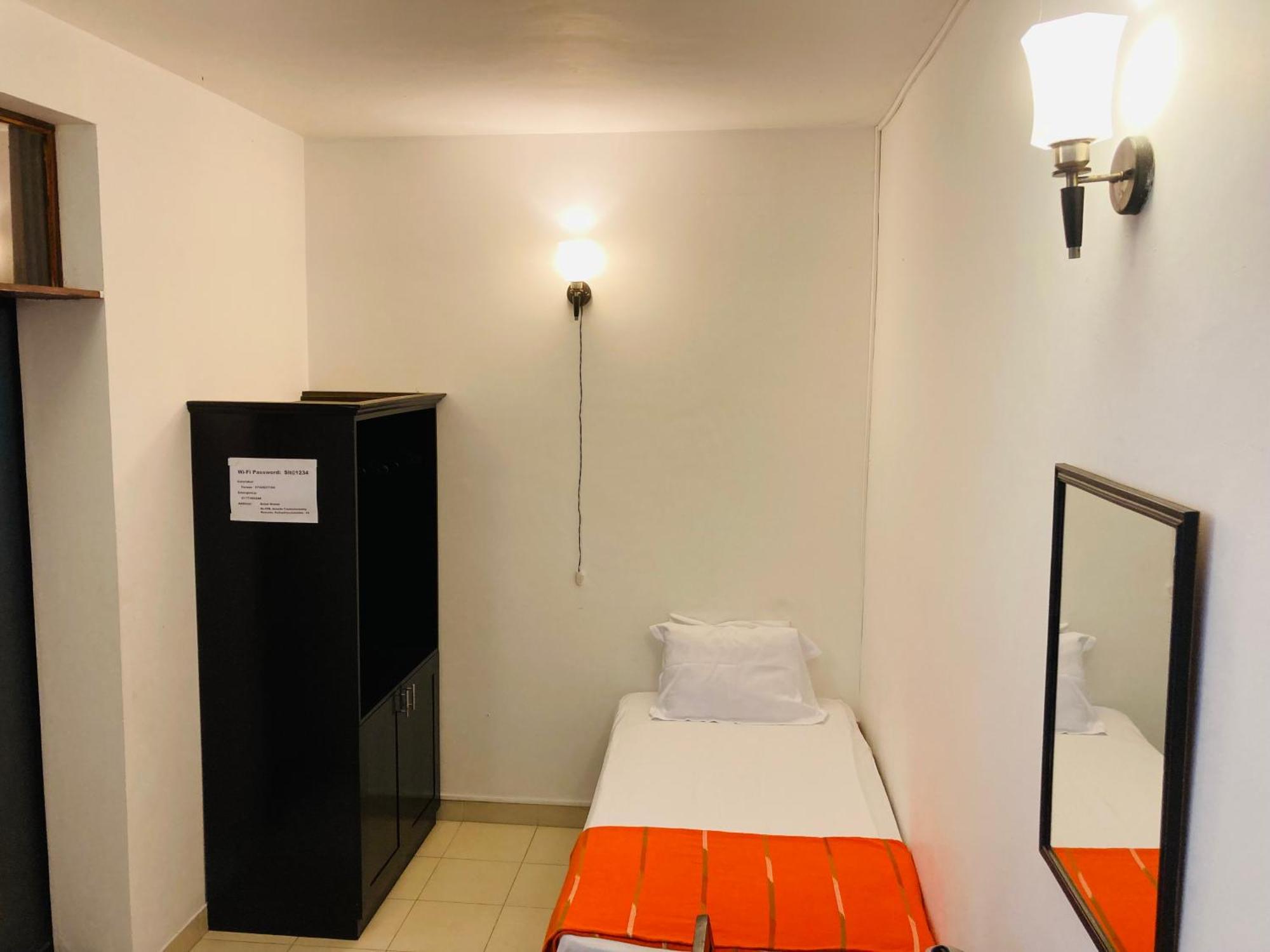 Asian House Hotel Коломбо Екстериор снимка
