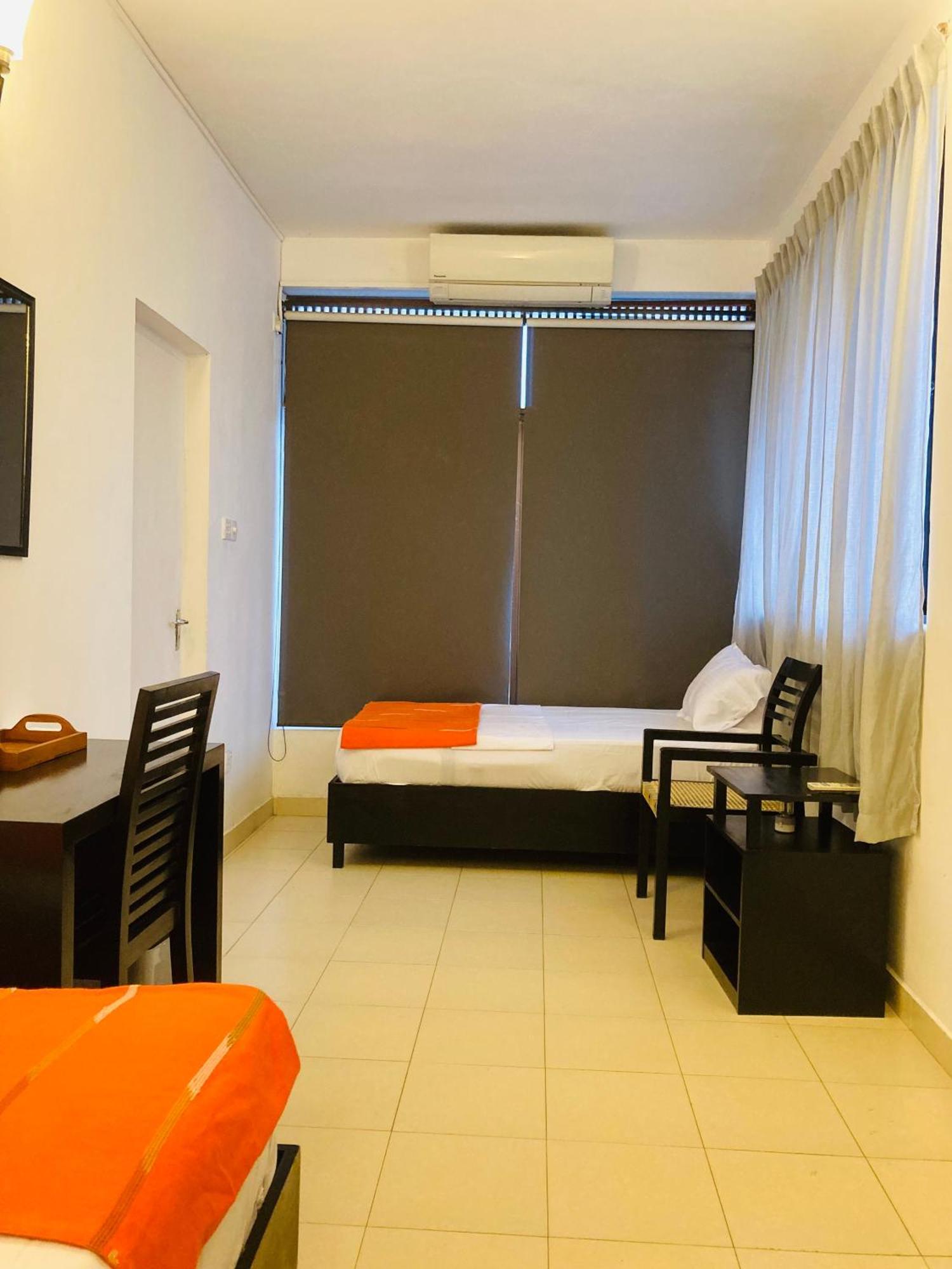 Asian House Hotel Коломбо Екстериор снимка